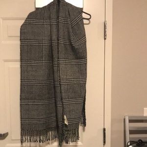 NWOT Simply Noelle Reversible Scarf